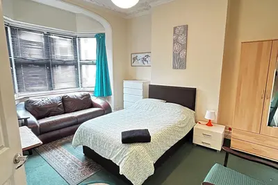 Image de Maison de 6 chambres avec un grand espace extérieur