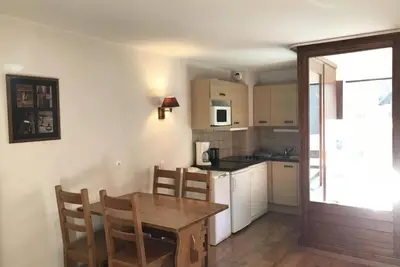 Image de 2ème étage, balcon, télévision, casier à ski, 28m², Brides Les Bains