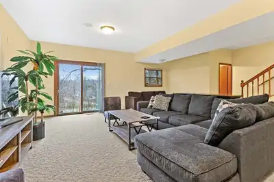 Image de Twin Lakes Dog Friendly Home |Wooded Backyard |Balcony |Short Drive to Alpine & Wilmot Ski Resorts