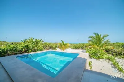 Image de Exclusive Oceanfront Villa, Pool & Steps to Beach