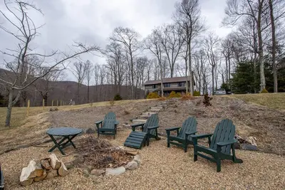Image de Rustic Log Cabin on Large Property