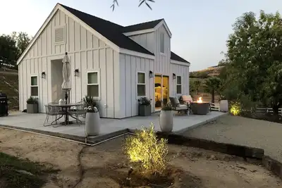 Image de Lux Vineyard Escapes-Stylish Modern Barn