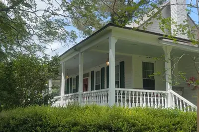 Image de Vintage Victorian Farmhouse