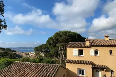 Image de Vue mer sur St Tropez superbe villa climatisée 10 mns à pied plage et commerces