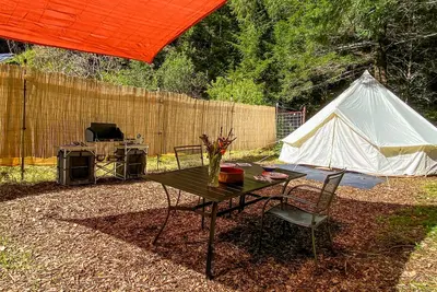 Image de Glamping in the Redwoods, with a hot tub! The Orchard