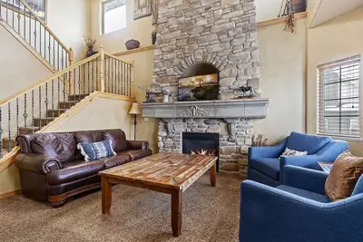 Image de 15 minutes to Powder Mountain with Bunks galore/game room and theater room