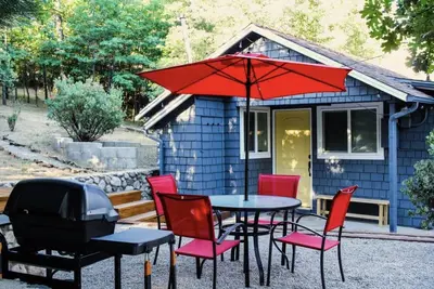 Image de Cozy cabin close to town! Perfect couples getaway. Ev Charger