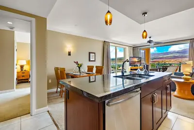 Image de Maui Resort Rentals: Honua Kai Hokulani 634 – Spacious Corner 2br w/ Panoramic West Maui Mountain Views!