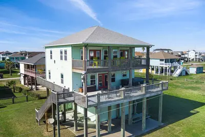 Image de ☀️New Outdoor Bar, Steps to Beach, Family Friendly🏖 Views! 🌅