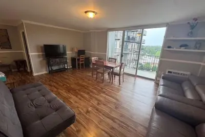 2-bdr Condo for a Professional Traveller
