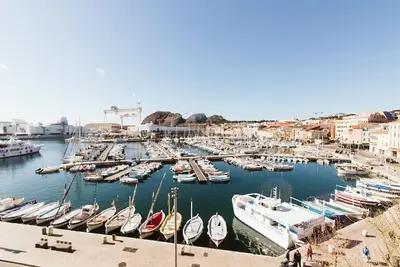 Image de Exceptionnelle vue T2 pour 4 en première ligne sur le Vieux Port de La Ciotat