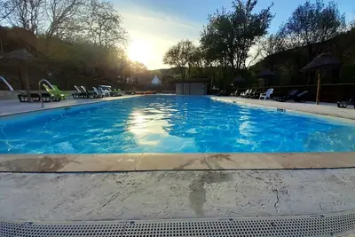 Image de Hébergement en camping Naturiste Rivière plages et Plein d'activités
