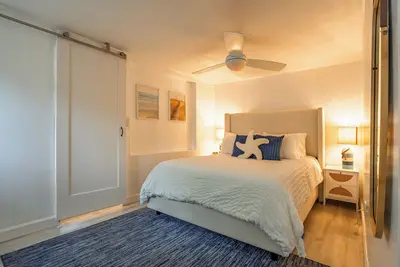 Image de Cozy Coastal Retreat! Fenced Turf Yard • Bikes • Hammock • Bbq • 65” Tv