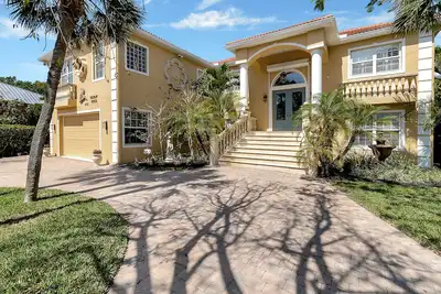 Image de \"Pelican Nest\"Private Beach & Bay access & Pool 4bedroom 3bath