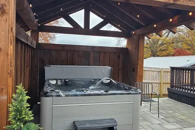 Image de Beautiful Bristol Bungalow w/ Firepit- 5 mins to downtown & 6 mins to Casino