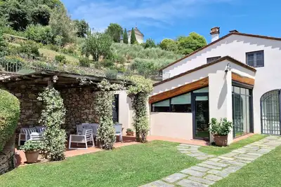 Image de Old restored lemon house near the center