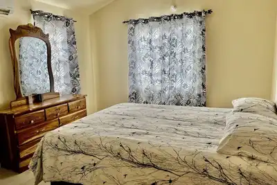 Image de Cheerful 2-Bedroom House with free parking
