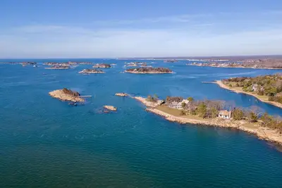 Image de Your own Thimble Islands private cottage! (accessible by car via Old Quarry)