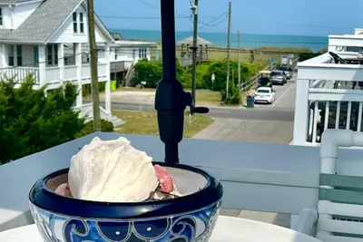 Image de Ocean & Harbor Views -1 bed, 1 full bath, sleeps 4. Just steps from the Ocean