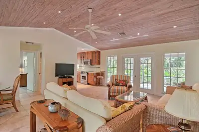 Vero Beach Cottage 300 feet  from  Ocean