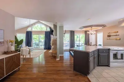 Image de Spacious Family Lake House In Quiet Cove | 45
