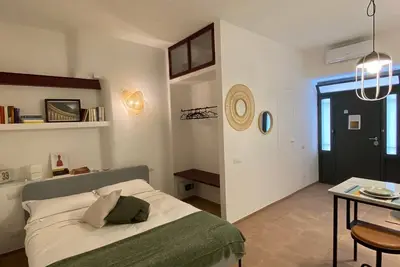 Image de Typical Neapolitan lodging a stone's throw from Piazza del Plebiscito