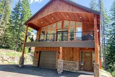 Image de Custom Built Home in 2018 Center of Government Camp