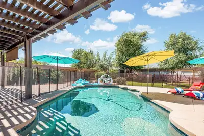 Image de Peoria-Private Swimming Pool-Shuffleboard Table, Foosball, Pool Table, Ping-Pong