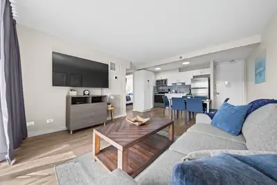 Image de Renovated - Diamond Head + Ocean Views - Free Parking - 1 Block to Beach