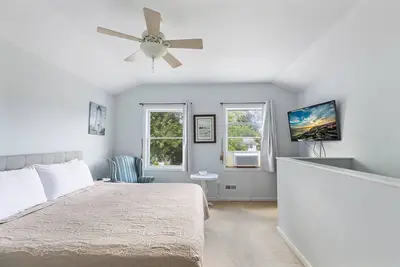 Image de Spacious 2 Bed2 Bath Guest Suite Apt with Hot Tub and Ev Charging