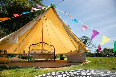 Image de Luxury 2-4 Bell Tent in Private Field-Beach 10mins