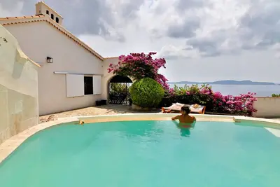 Image de Villa Bougainvillier avec piscine et vue sur mer d'exception
