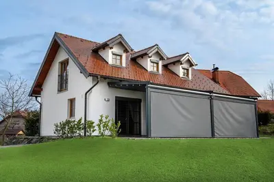Entire 3-bedroom house in nature with lake view