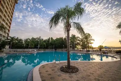 Image de Chic Lakefront Resort just short drive to Disney!