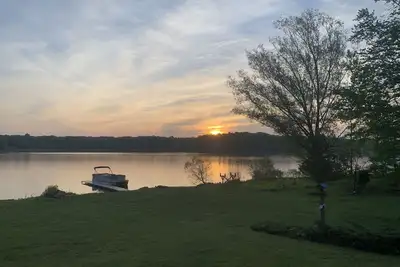 Image de Large Lake Home - 15 min from South Haven