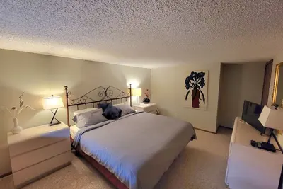 Image de 2 minute walk to Ski On & Off- Short & long term stays