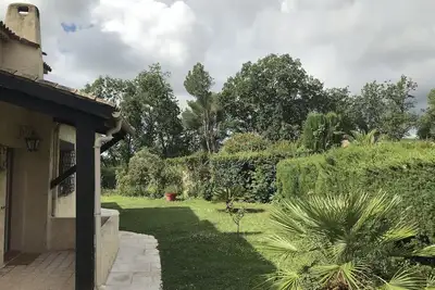 Image de Air-conditioned family villa with large garden and swimming pool