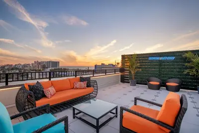 Image de Look No Further! 3 Comfortable Units, Pool, Short Walk From Clearwater Beach