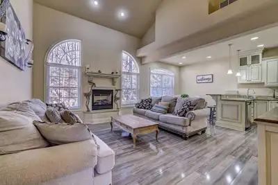 Image de Beautiful four-bedroom, 4 bath house in Big Boulder Community that sleeps 12 with Lake Club Access