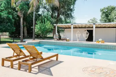 Image de Acreage Ranch in Gilbert - Pool!