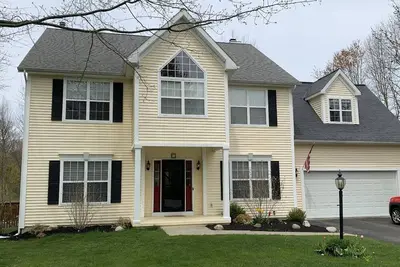 Image de Ponies, Pool and Peloton Single Family Home Saratoga Springs