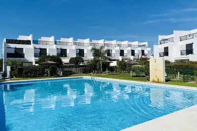Image de Casa Claudia Conil - Modern townhouse with communal pool close to the beach