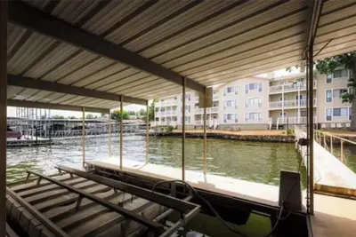 Image de Private Lakefront Condo W/ Boat Slip