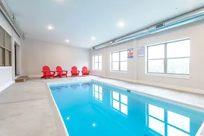 Image de Luxe Lake Escape w/ Private Indoor Pool + Sleeps 34!
