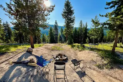 Image de Private Wooded Camp site with fully equipped fifth wheel above Lolo Hot Springs