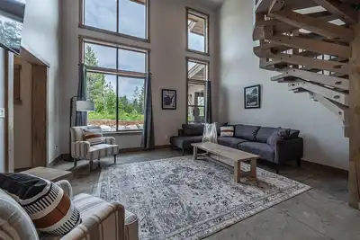 Image de Rustic Luxury Condo 2bed/2bath Private Hot Tub-Just minutes from Glacier 4-1