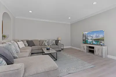 Image de Grand Hilltop Villa w\/ Panoramic View - Fits 16