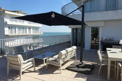 Image de T2 avec vue mer et immense terrasse