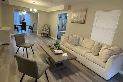 Image de Beautiful 2br house close to the beach. Free parking, Free Wi-Fi, pets stay free