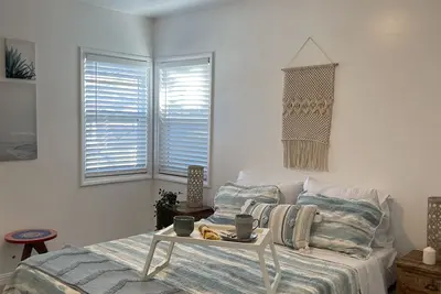 Image de Beautiful  unit in the heart of Belmont Shores! ! !